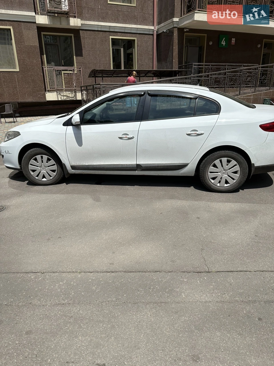 2010 Renault Fluence - мініатюра 14