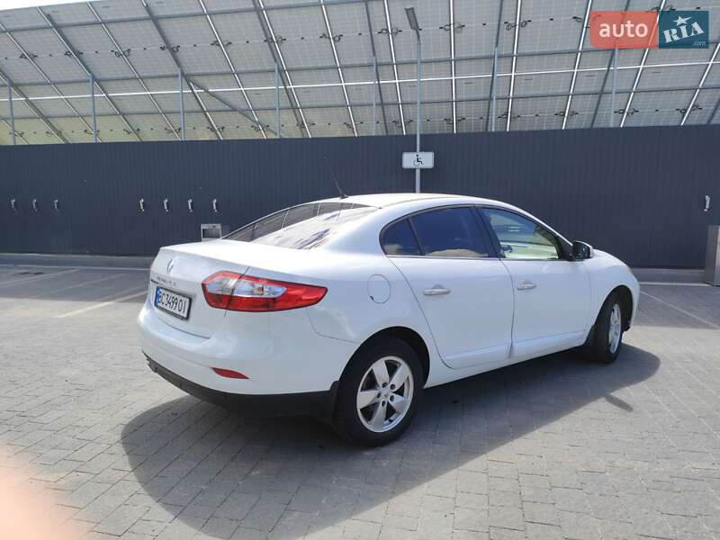 Седан Renault Fluence 2011 в Самборе