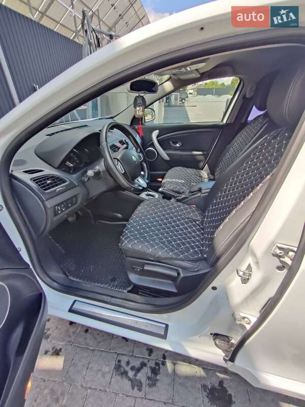 Седан Renault Fluence 2011 в Самборі