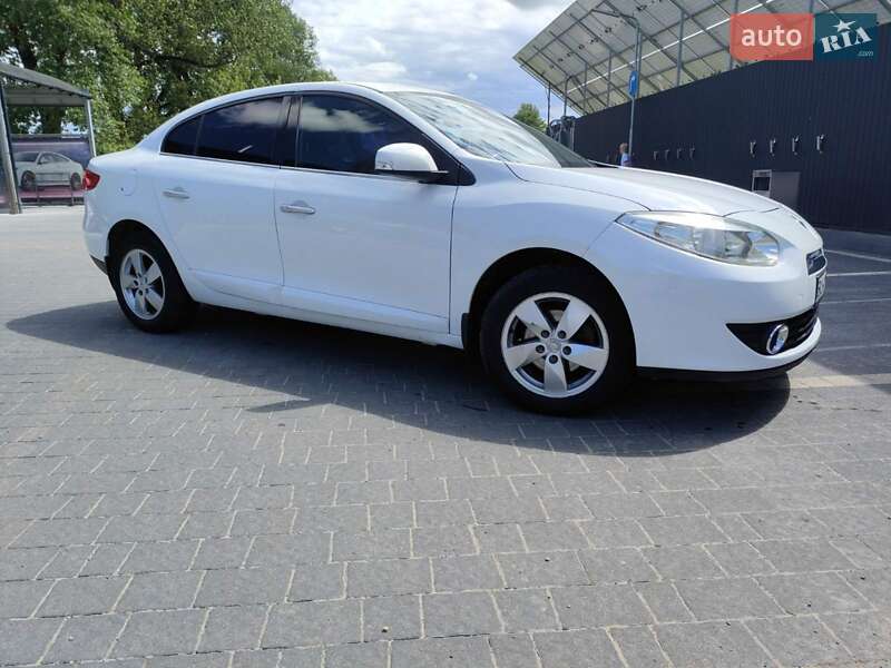 Седан Renault Fluence 2011 в Самборі