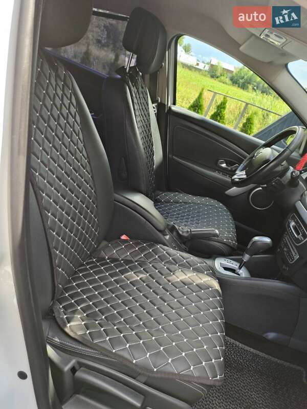 Седан Renault Fluence 2011 в Самборі