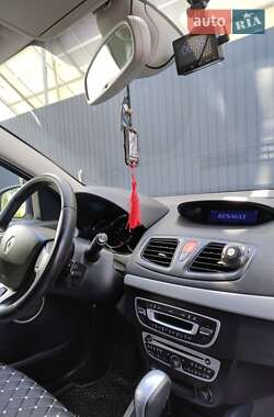 Седан Renault Fluence 2011 в Самборі