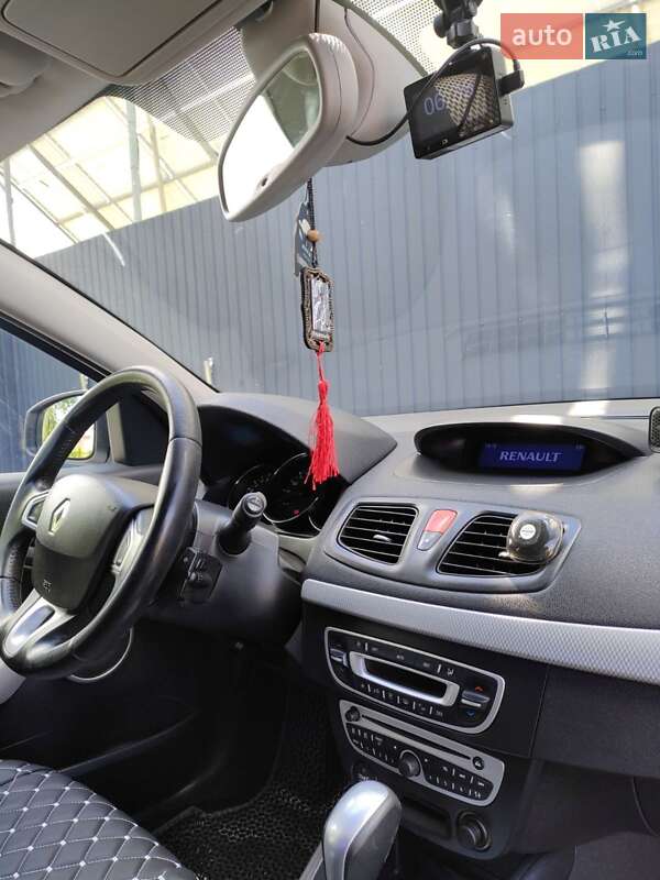 Седан Renault Fluence 2011 в Самборі