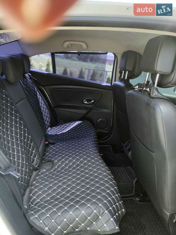 Седан Renault Fluence 2011 в Самборі