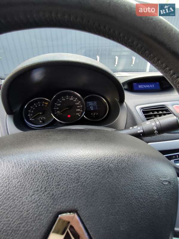 Седан Renault Fluence 2011 в Самборі