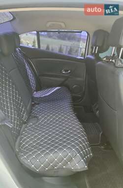 Седан Renault Fluence 2011 в Самборі
