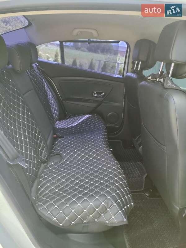 Седан Renault Fluence 2011 в Самборі