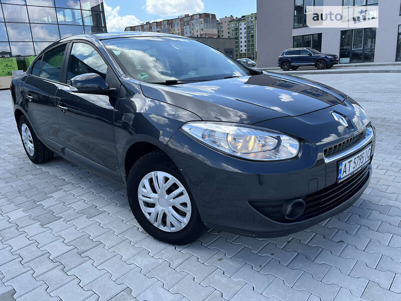 Седан Renault Fluence 2010 в Калуші