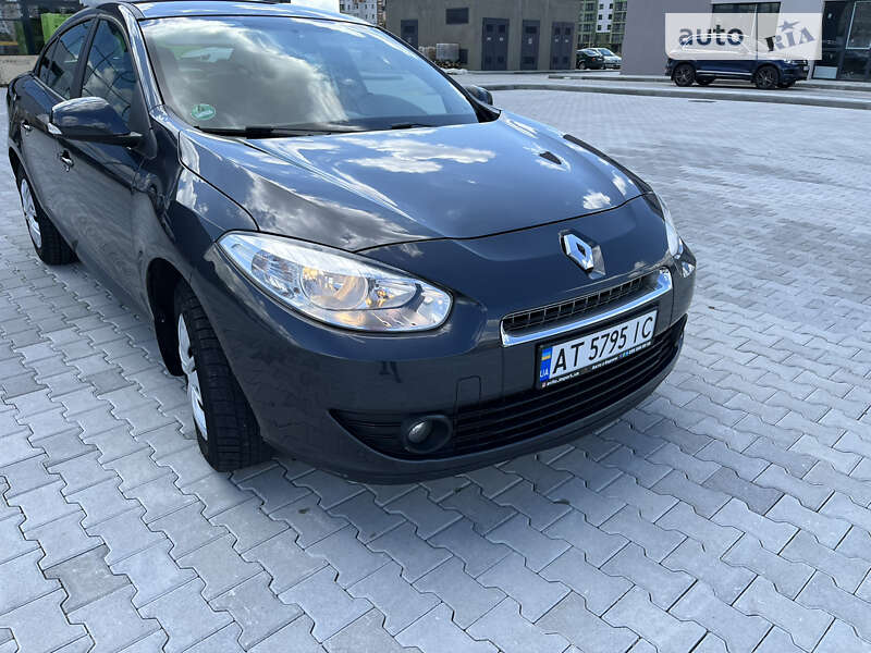Седан Renault Fluence 2010 в Калуші