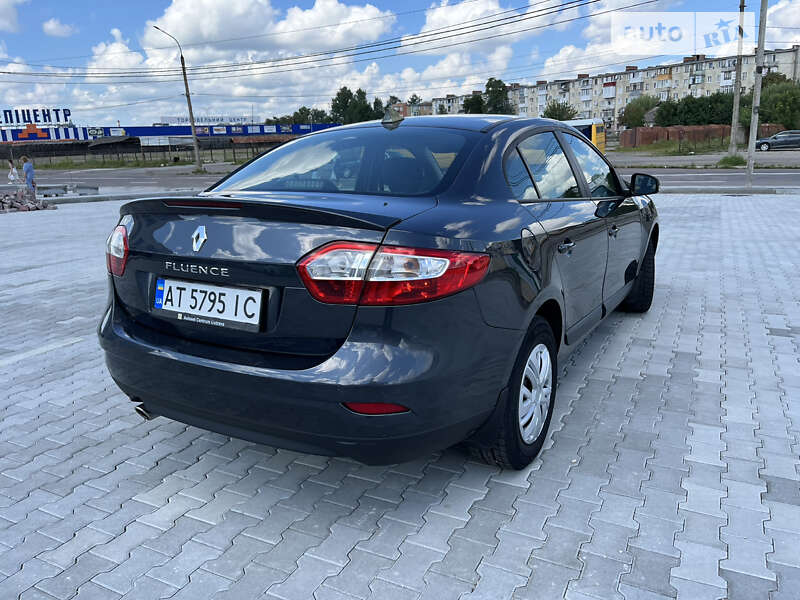 Седан Renault Fluence 2010 в Калуші