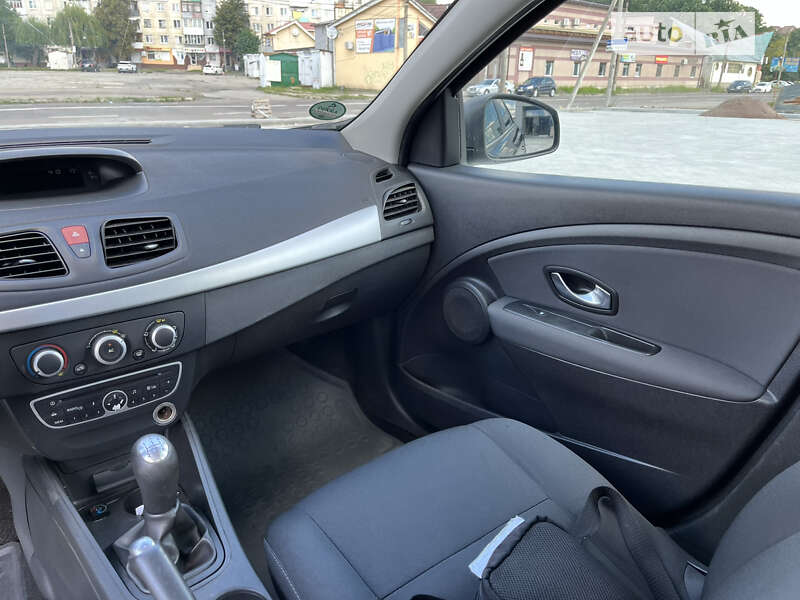 Седан Renault Fluence 2010 в Калуші
