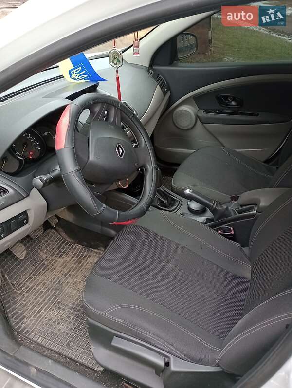 Седан Renault Fluence 2011 в Сумах