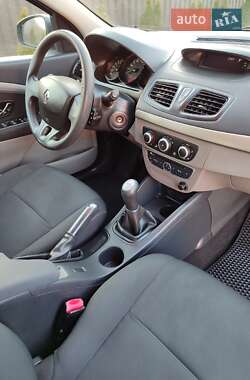 Седан Renault Fluence 2012 в 