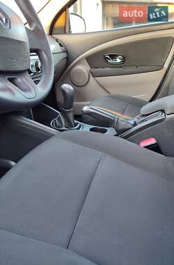 Седан Renault Fluence 2012 в 