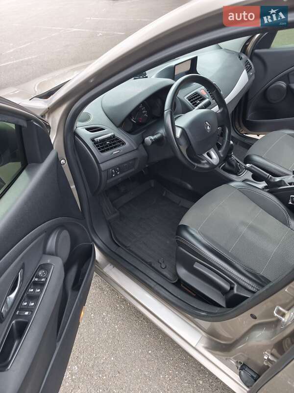 Седан Renault Fluence 2011 в Киеве