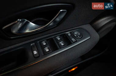 Седан Renault Fluence 2011 в 