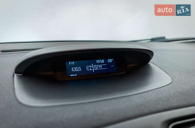Седан Renault Fluence 2011 в 