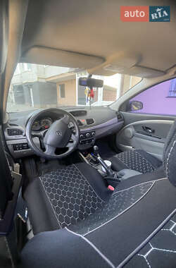 Седан Renault Fluence 2011 в 