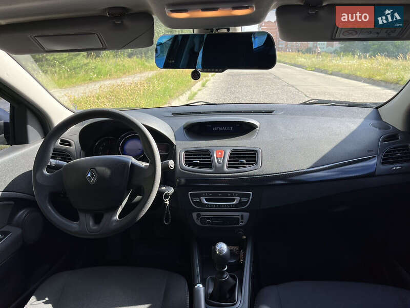 Седан Renault Fluence 2014 в Вараше