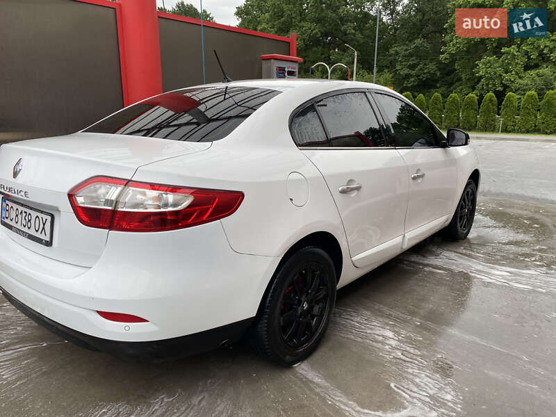 Седан Renault Fluence 2012 в Новояворовске