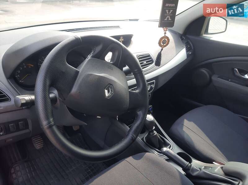 Седан Renault Fluence 2011 в Чернигове