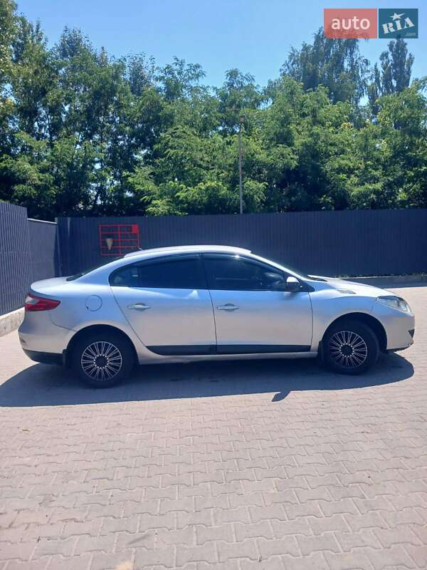 Седан Renault Fluence 2011 в Чернигове