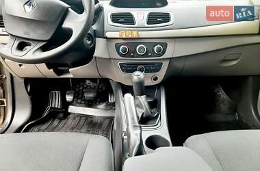 Седан Renault Fluence 2011 в 