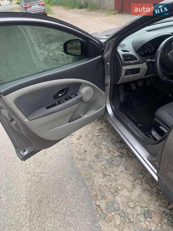 Седан Renault Fluence 2011 в Бучі