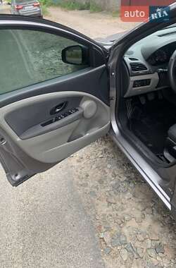 Седан Renault Fluence 2011 в 