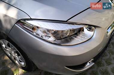 Седан Renault Fluence 2011 в 