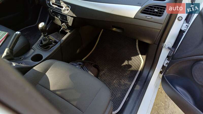 Седан Renault Fluence 2012 в Мурованых Куриловцах