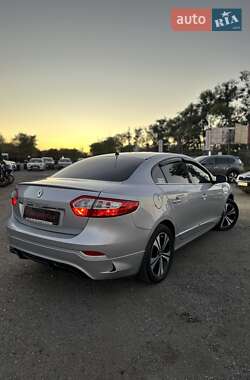 Седан Renault Fluence 2011 в 