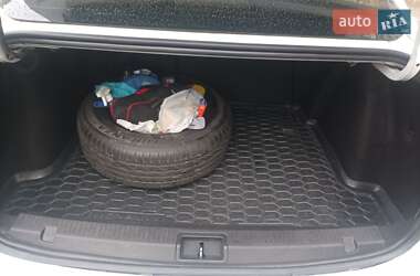 Седан Renault Fluence 2011 в 