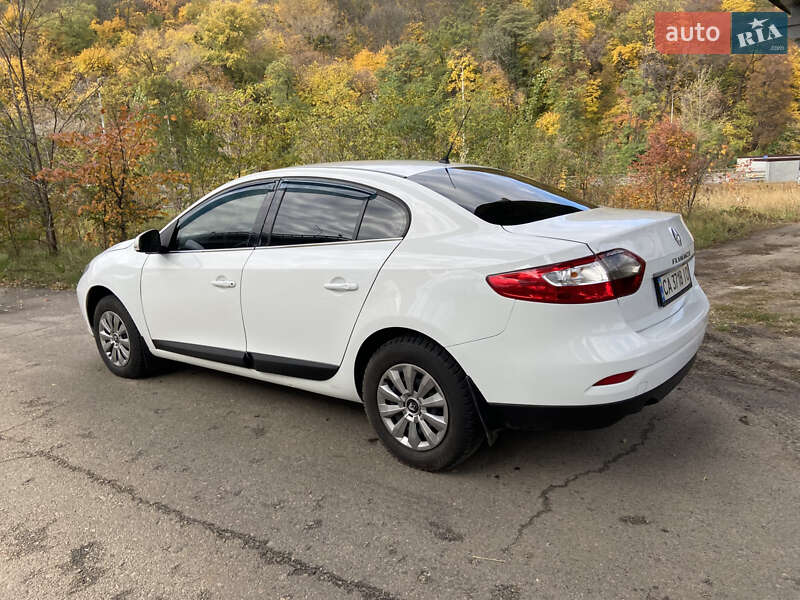 Седан Renault Fluence 2010 в Киеве