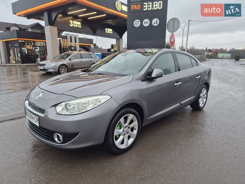 Седан Renault Fluence 2011 в Староконстантинове