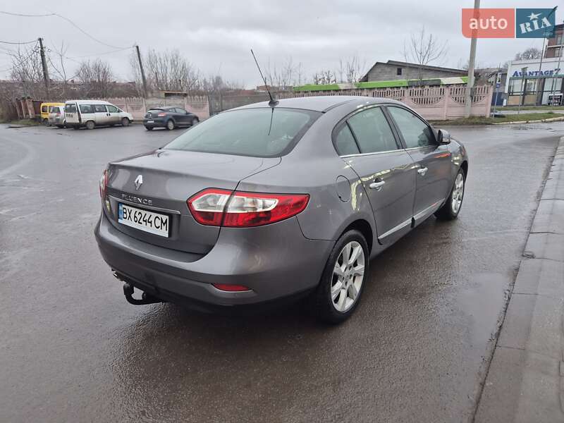 Седан Renault Fluence 2011 в Староконстантинове