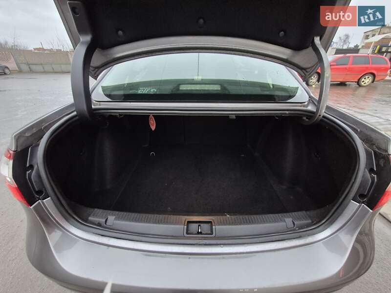 Седан Renault Fluence 2011 в Староконстантинове