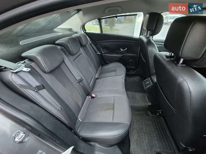 Седан Renault Fluence 2011 в Староконстантинове