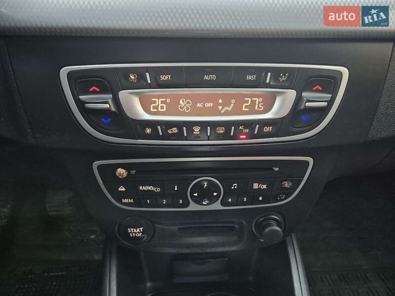 Седан Renault Fluence 2011 в Староконстантинове