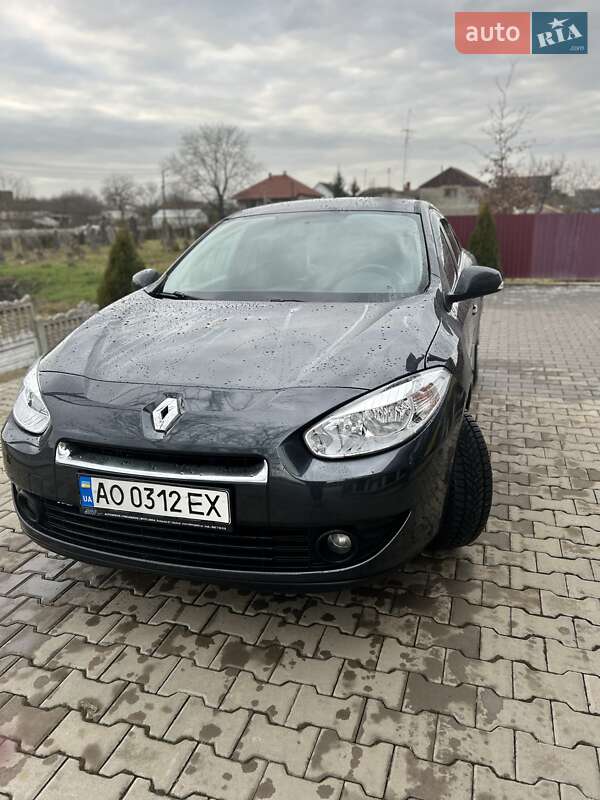 Седан Renault Fluence 2011 в Виноградові
