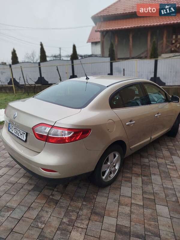 Седан Renault Fluence 2010 в Виноградове