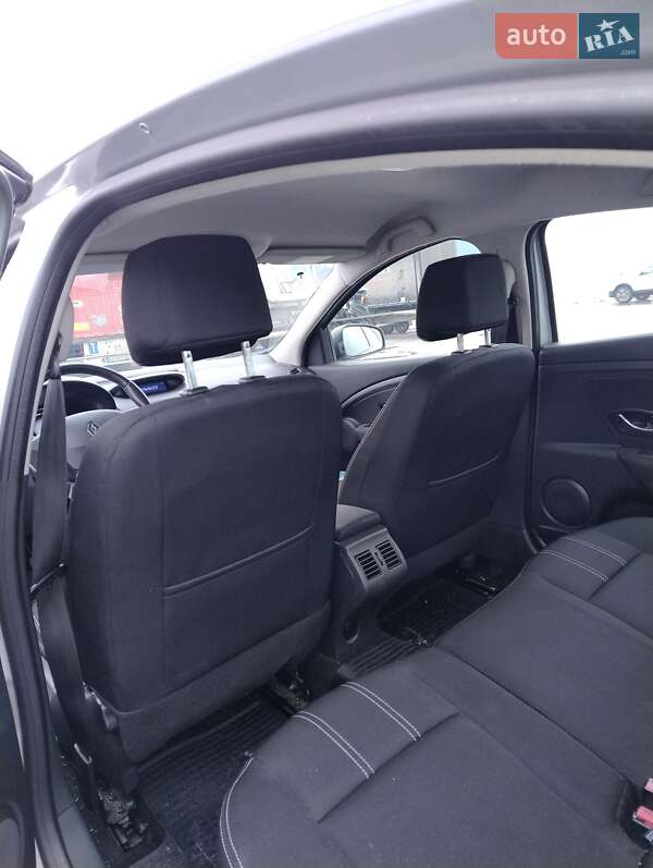 Седан Renault Fluence 2013 в Львове