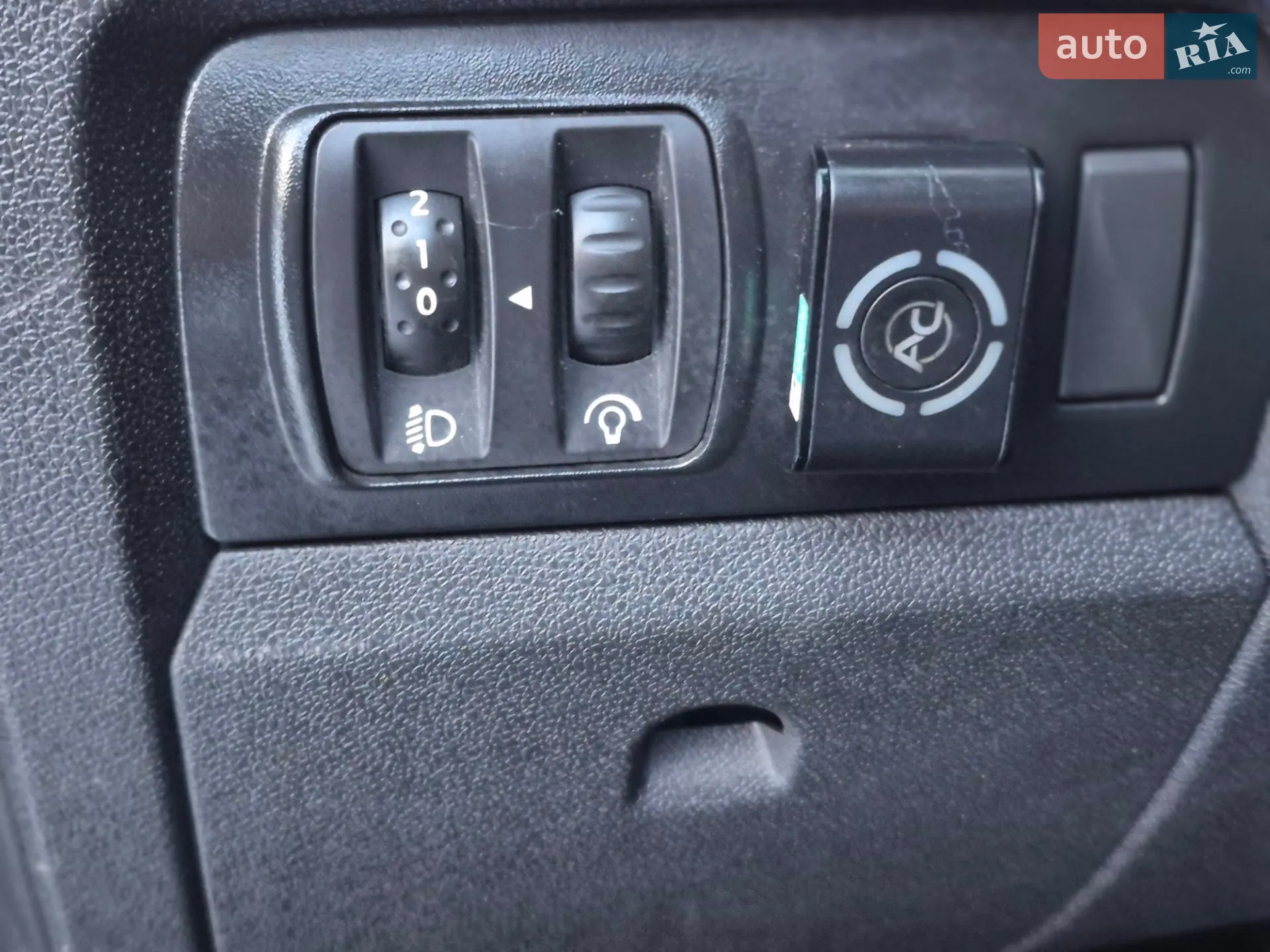 2011 Renault Fluence - мініатюра 39