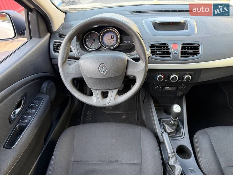 Седан Renault Fluence 2015 в Киеве фото 27 Седан Renault Fluence 2015 в Киеве