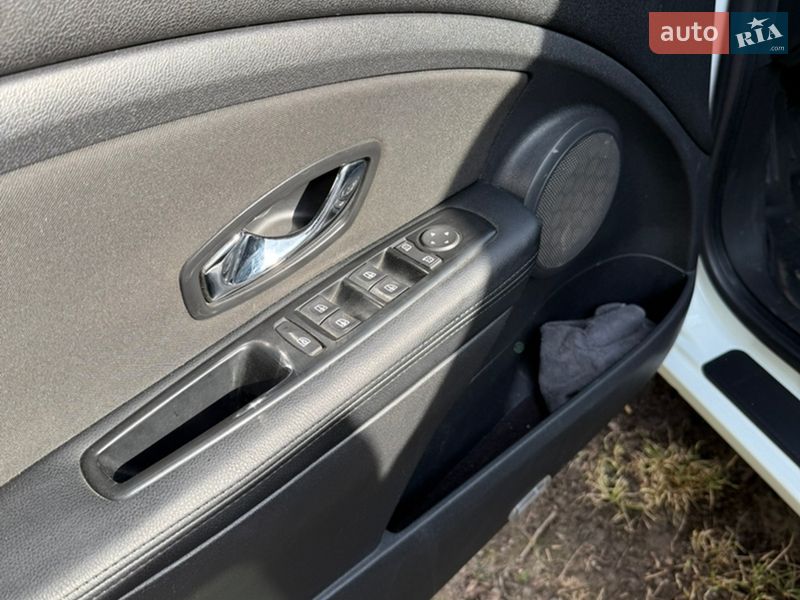 Седан Renault Fluence 2012 в Каневе фото 11 Седан Renault Fluence 2012 в Каневе