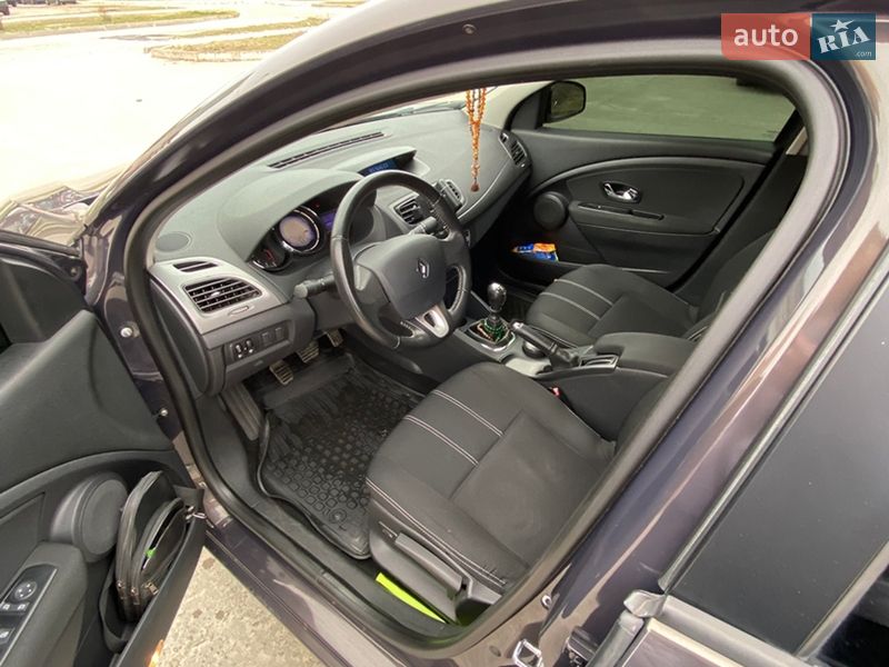 Седан Renault Fluence 2013 в Вараше