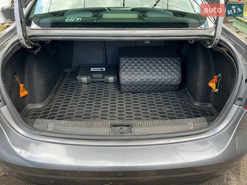 Седан Renault Fluence 2011 в Миронівці