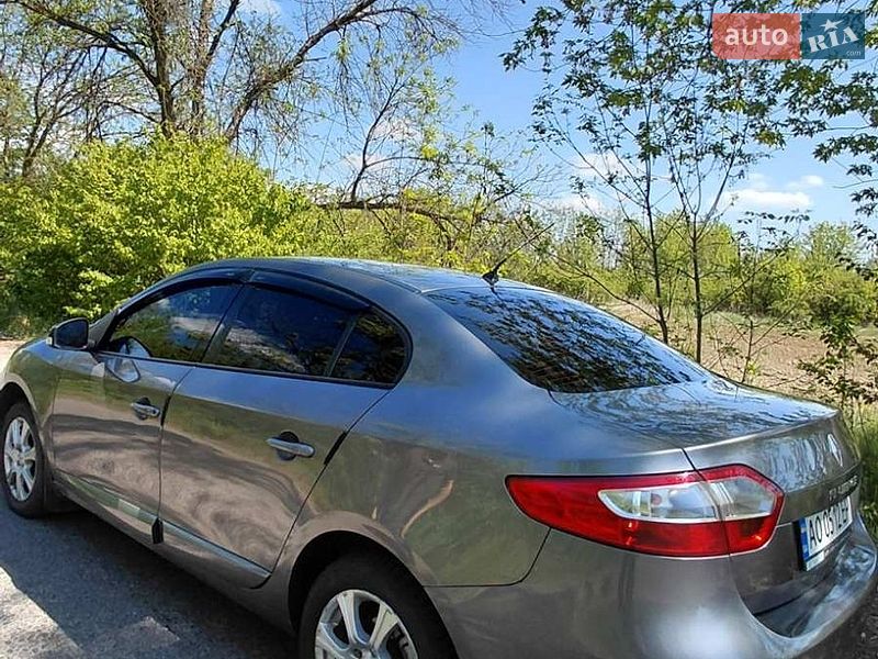 Седан Renault Fluence 2011 в Ужгороде
