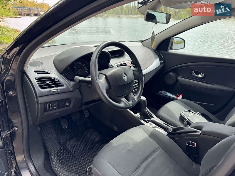 Седан Renault Fluence 2010 в Кропивницком