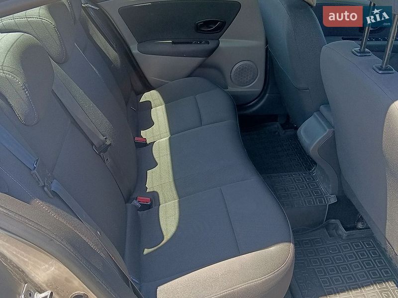 Седан Renault Fluence 2010 в Киеве фото 5 Седан Renault Fluence 2010 в Киеве